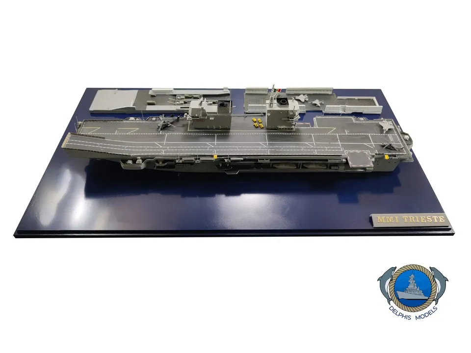 Delphis Models Trieste L9890 kit nave LHD 1/700 resina