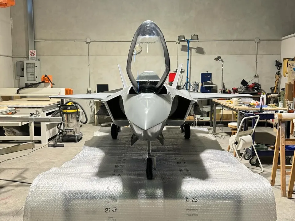 Arolab F-35 Lightning II jet RC in scala