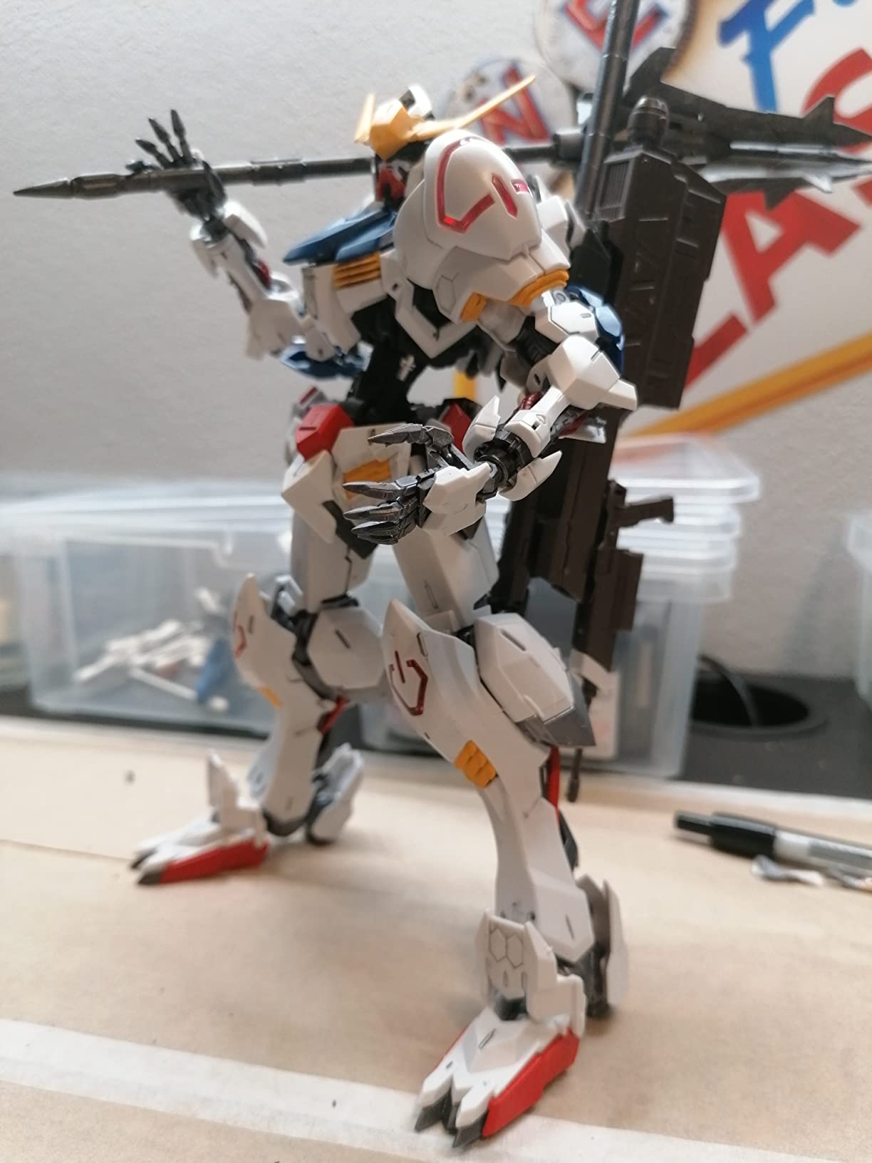 Bandai MG Gundam Barbatos kit modello 1/100