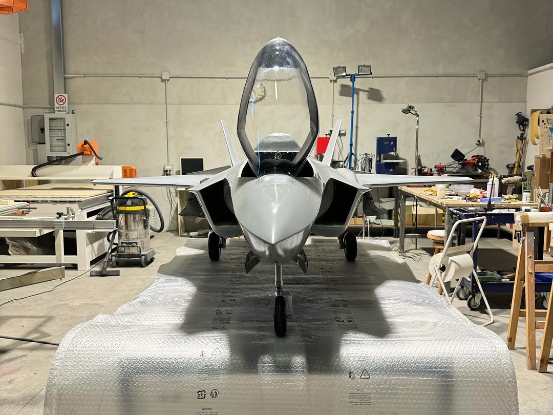 Arolab F-35 Lightning II jet RC in scala