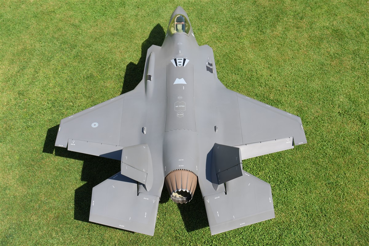Arolab F-35 Lightning II jet RC in scala