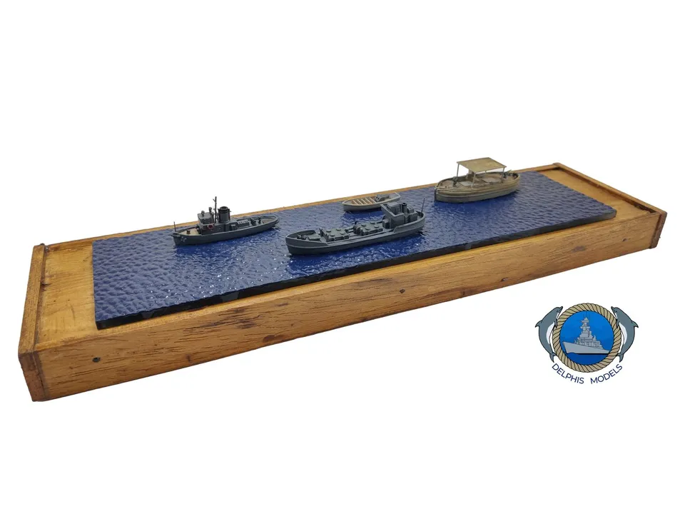 Delphis Models Mezzi Portuali 2GM 1/350 kit resina con equipaggio