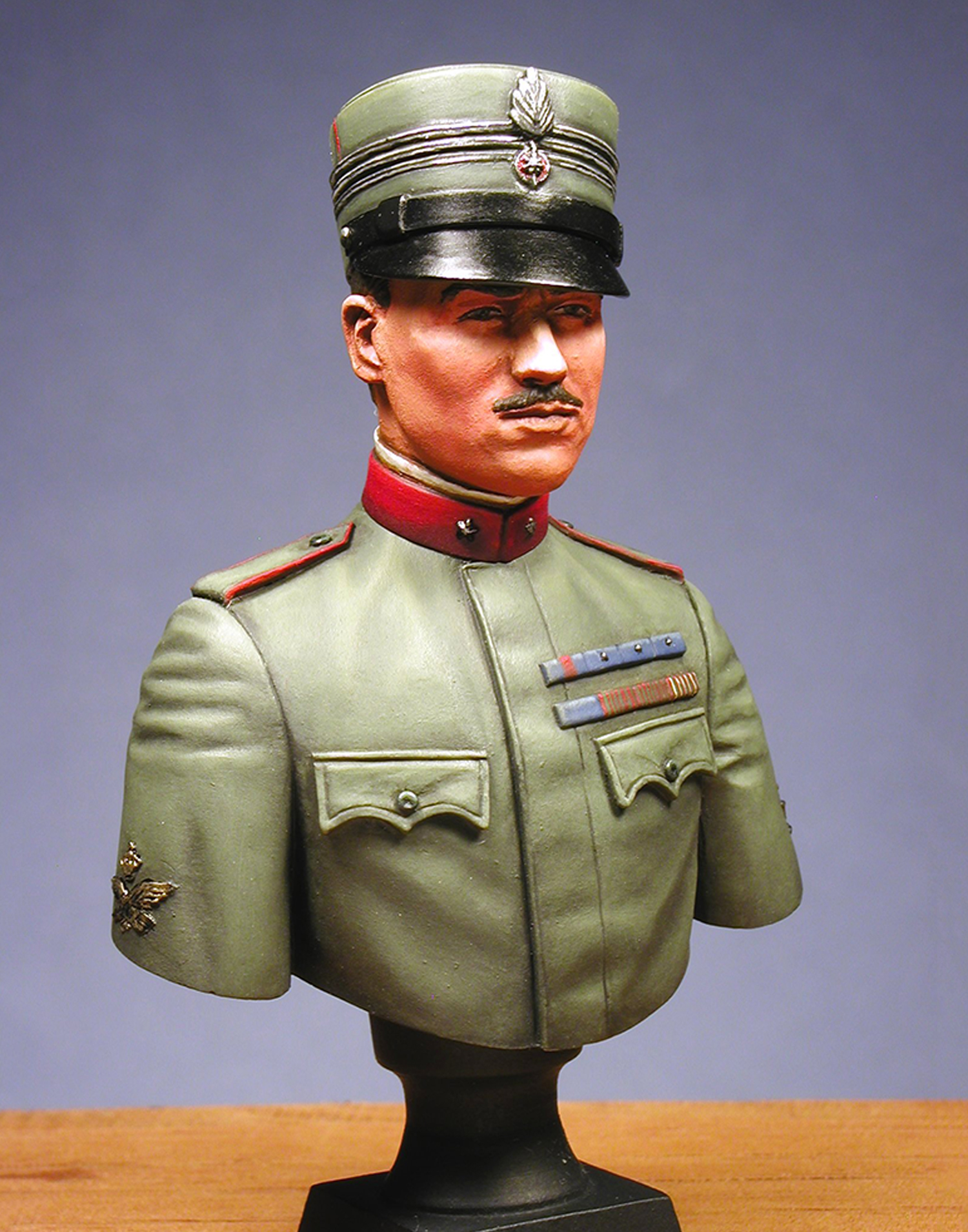 Model Cellar Francesco Baracca busto con berretto