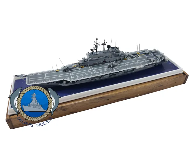 Delphis Models Garibaldi 1/700 modello montato con teca mare