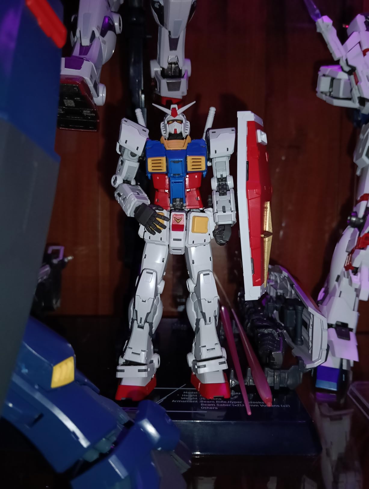 Bandai RG RX-78-2 Gundam Ver.2.0 model kit 1/144