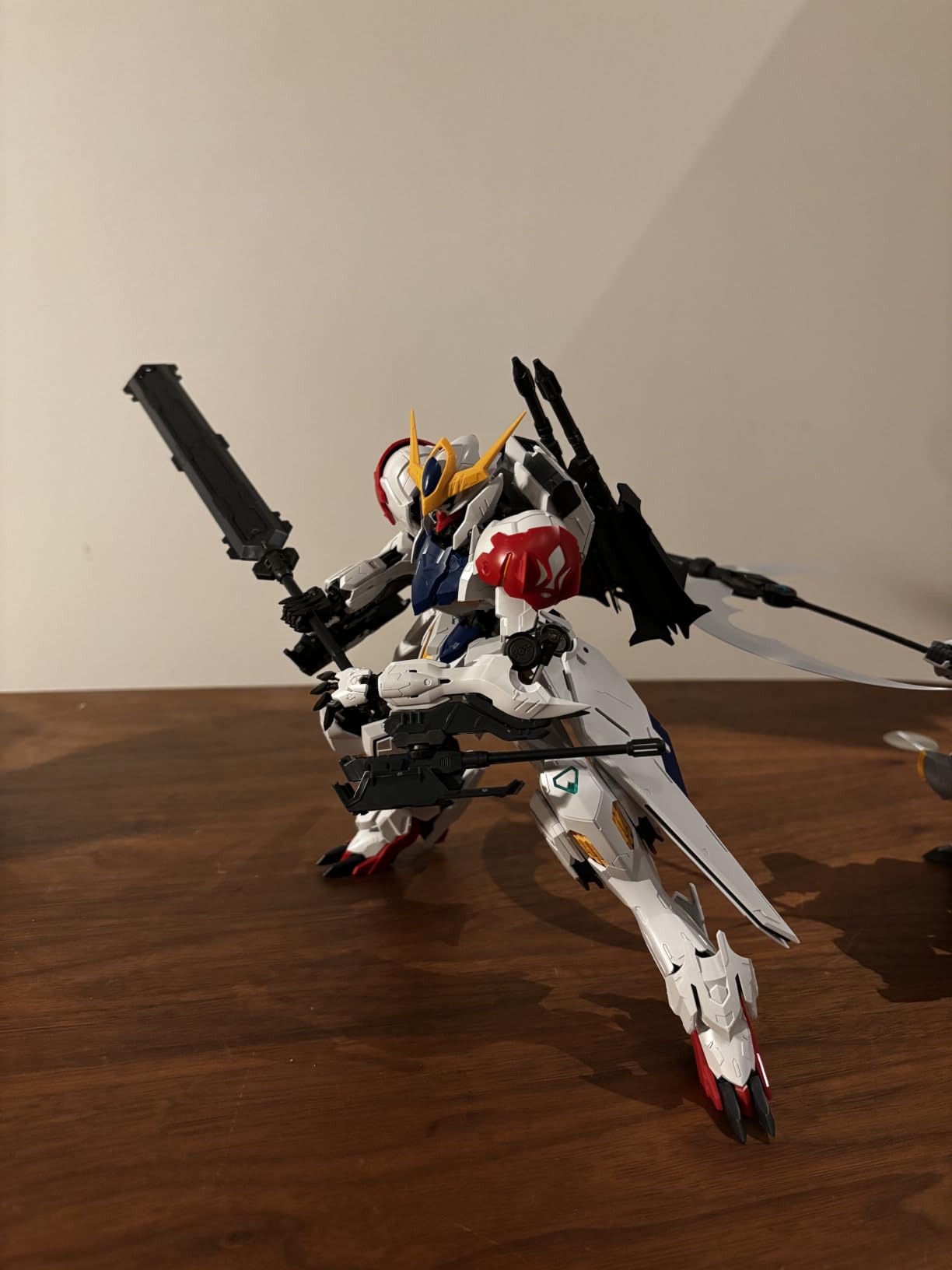 Bandai Gundam Barbatos Lupus MG 1/100 kit modello Gunpla