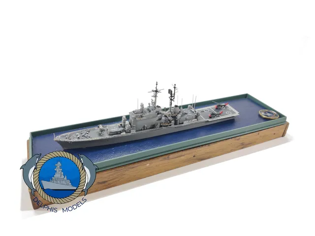 Delphis Models Andrea Doria C553 incrociatore modello montato 1/700