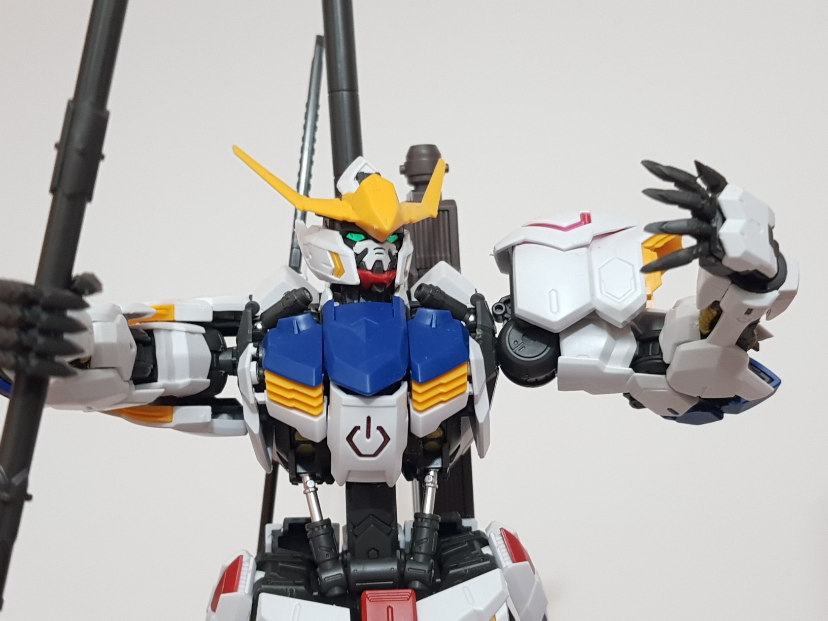 Bandai MG Gundam Barbatos kit modello 1/100