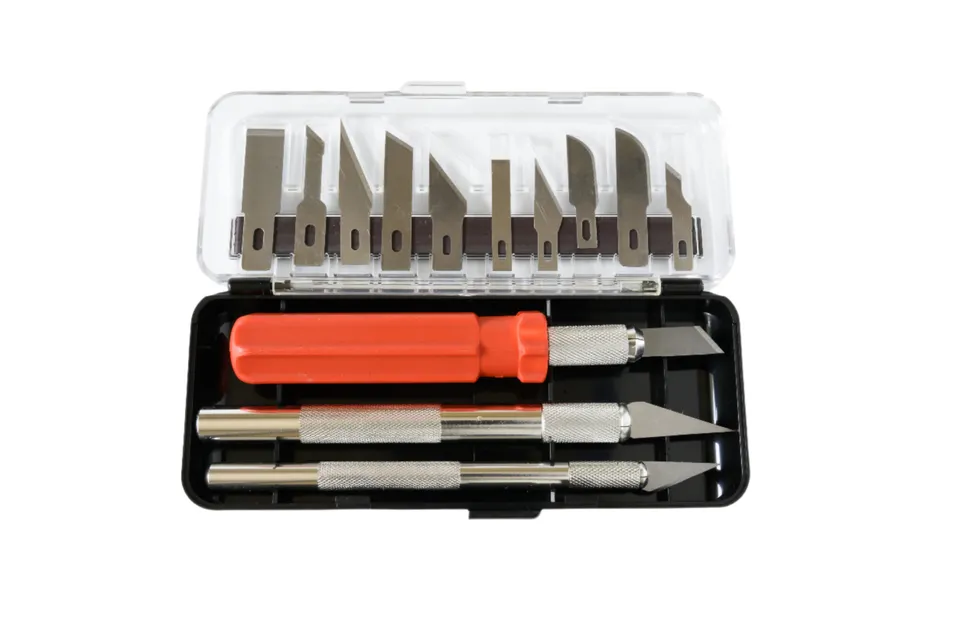 SIG set bisturi modellismo 16 pezzi 3 manici