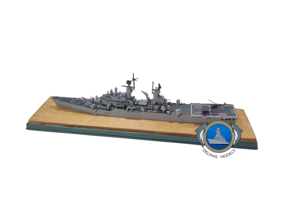 Delphis Models Vittorio Veneto C550 1:700 modellino montato