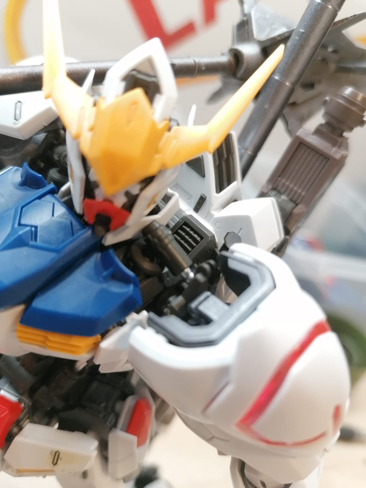 Bandai MG Gundam Barbatos kit modello 1/100