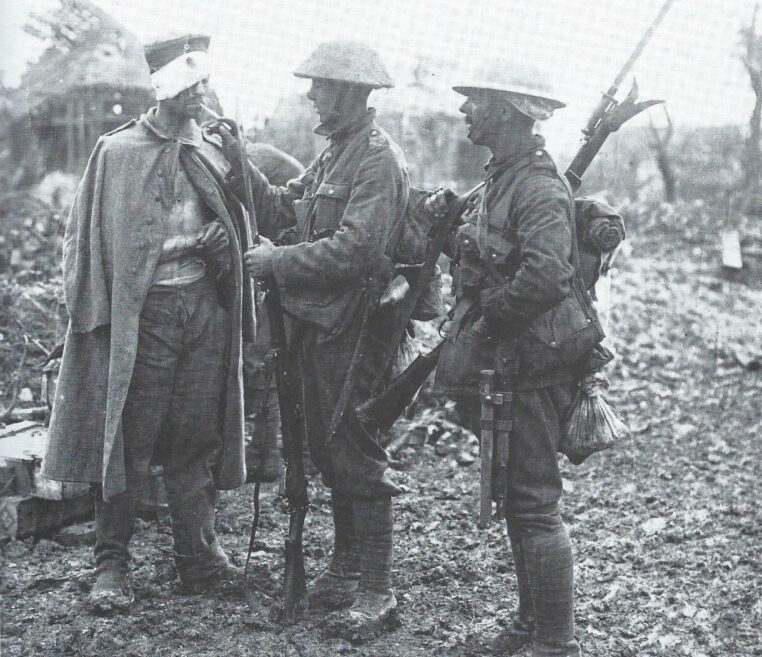 Model Cellar WWI British Infantry with Wounded German figurino WWI
