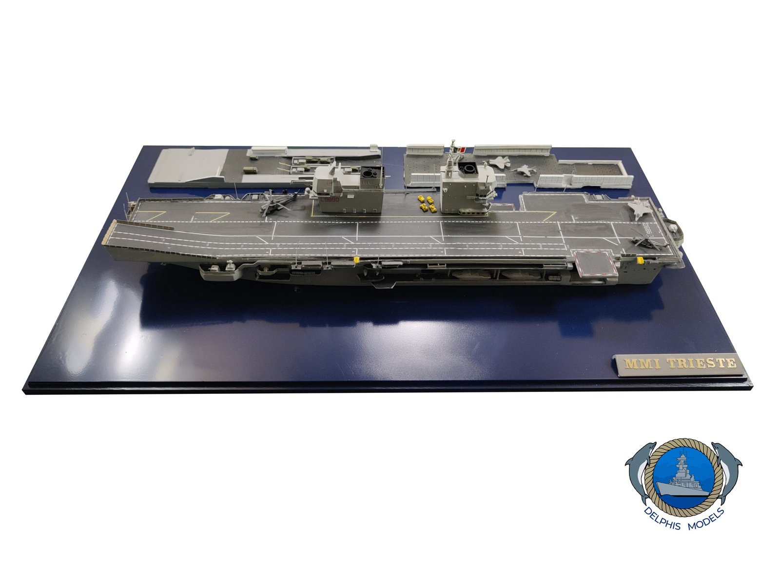 Delphis Models Trieste L9890 kit nave LHD 1/700 resina