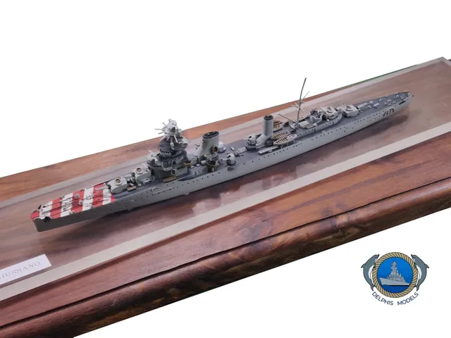 Delphis Models Alberto da Giussano 1:700 kit incrociatore