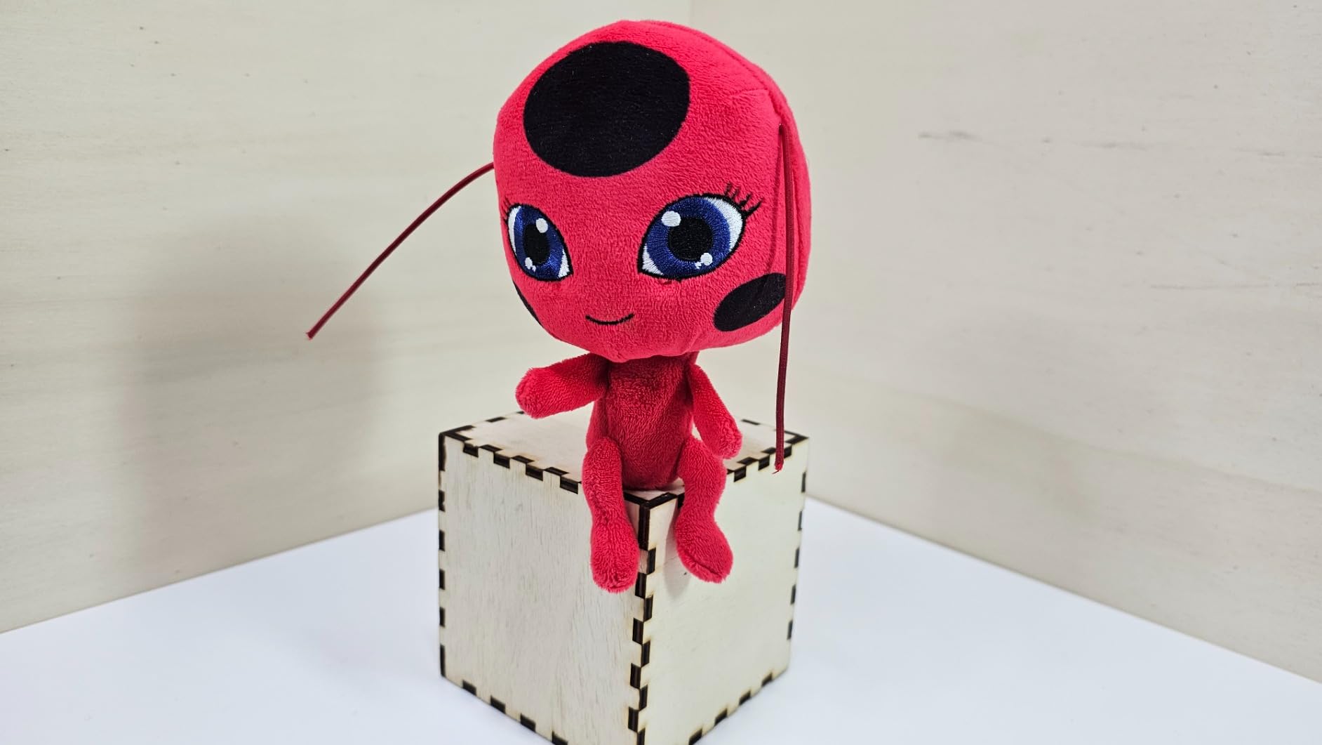 Miraculous Kwami Ziggy peluche 15 cm capra grigia