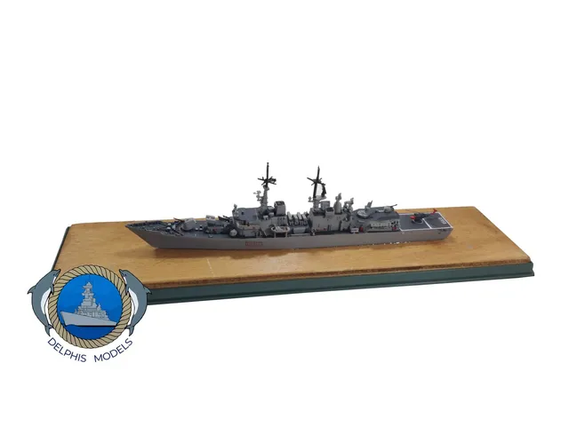 Delphis Models Durand de la Penne D560 modello montato con teca