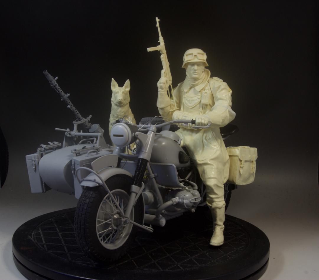 Model Cellar Kettenhund BMW R-75 Motorcycle Rider 1/9 figurino