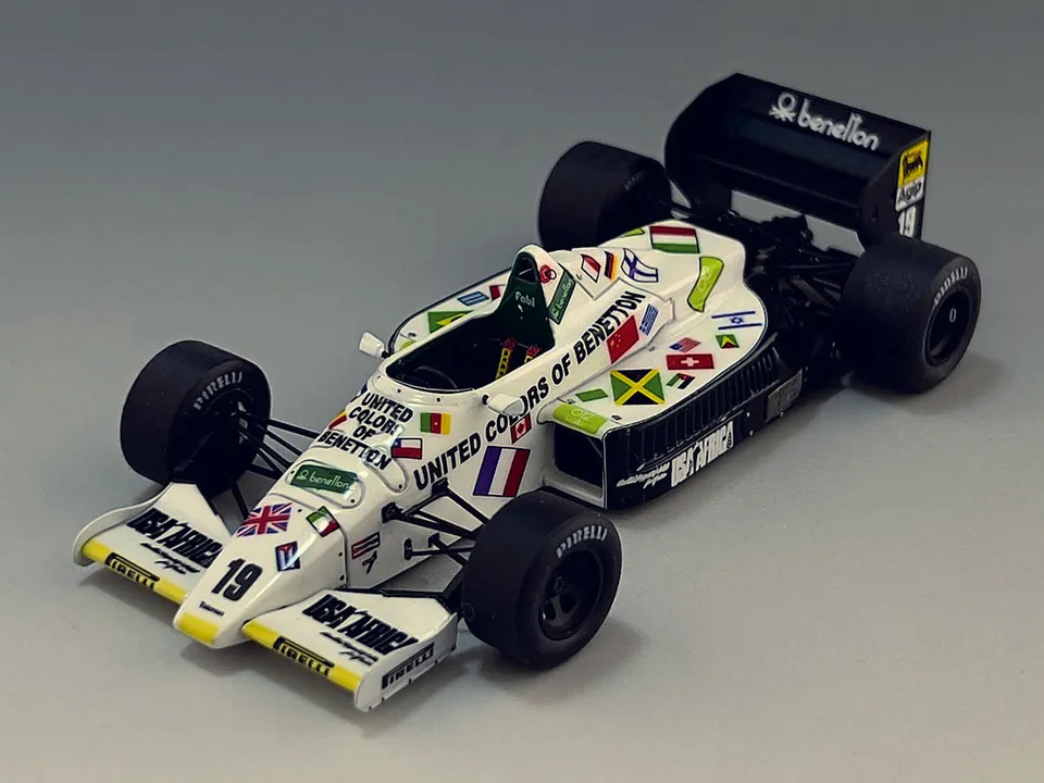 Tameo TMK 452 Toleman TG185 kit 1/43